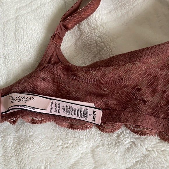 Victoria Secret. Lace bra in 34C - Picture 4 of 5